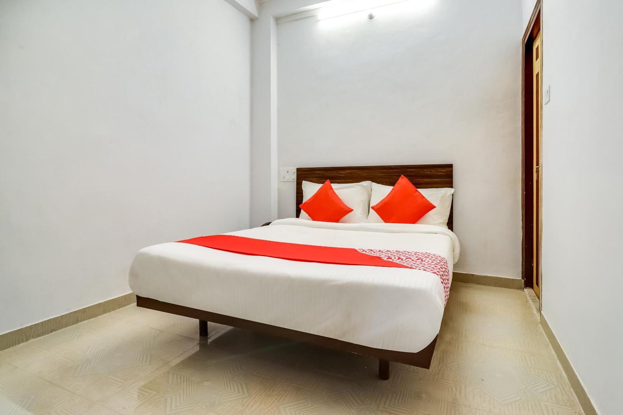Hotel O The Velvet Chinhat Tiraha Exterior foto
